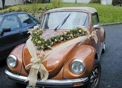 Украшение машин на свадьбу цветами