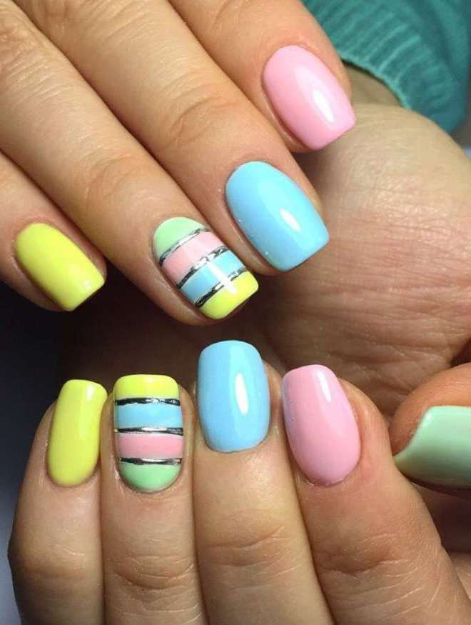 нежный разноцветный маникюр разные ногти