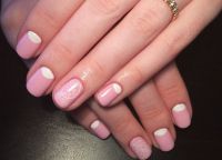 delikatnie różowy manicure11