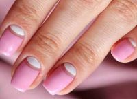 delikatnie różowy manicure12