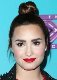 Účesy Demi Lovato 3