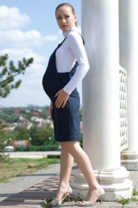 sukienka jeansowa dla kobiet w ciąży 6