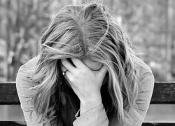 Depresija pri mladostnikih - kako se soočiti z mračnim razpoloženjem