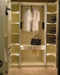 4. Notranjost majhne garderobe