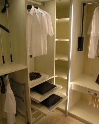6. Notranjost majhne garderobe