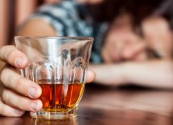 Difenhydramin a alkohol