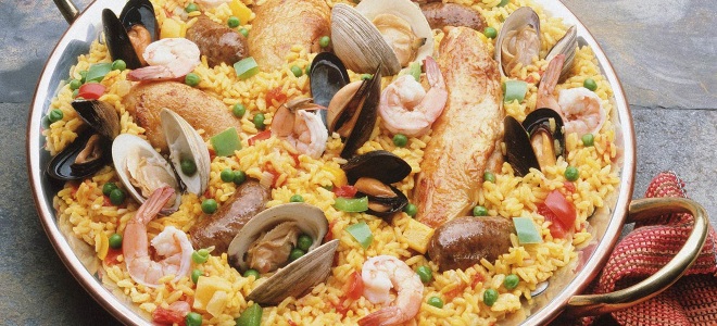 paella s receptou z mořských plodů