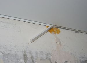 Демонтиране на опъна таван 2