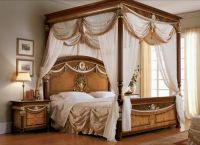zakonska postelja iz masivnega lesa