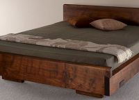podwójne łóżko z litego drewna