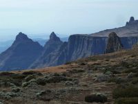 Вид на Драконовы горы, пики и плоскоие вершины
