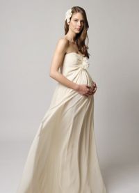 Šaty pro těhotné ženy na svatbě 4