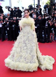 šaty festivalu v Cannes 2015 3
