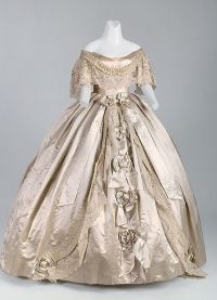 Sukienki z XVIII wieku3