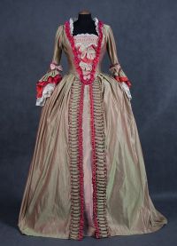Sukienki z XVIII wieku8