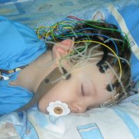 EEG spati otroka