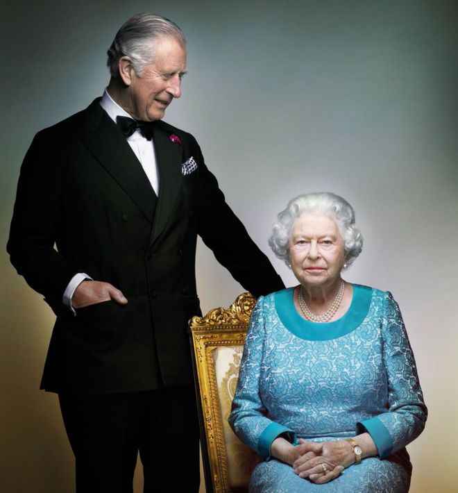 Королева сдает свои полномочия принцу Чарльзу