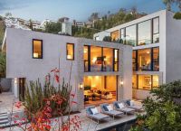 Джон Красински и  Эмили Блант продают дом на Голливудских холмах за $8 миллионов