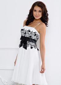 Бели вечерни рокли 1