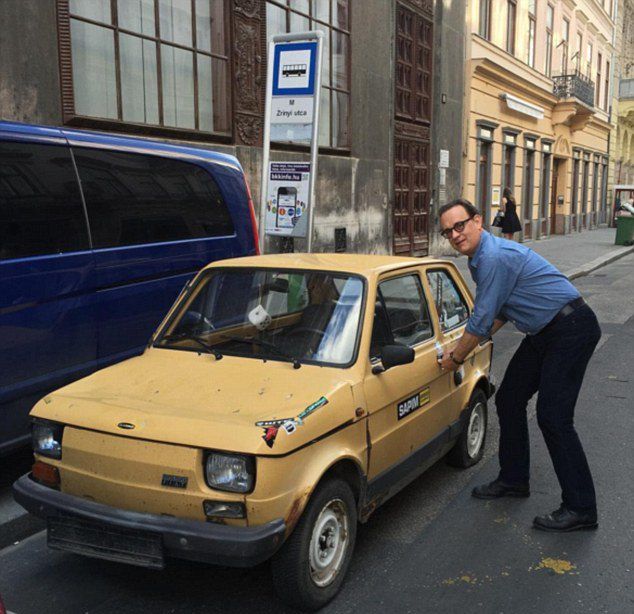 Том Хэнкс публикует фото со старыми автомобилями Fiat
