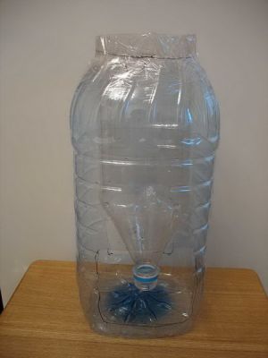 Plastový podavač lahví16