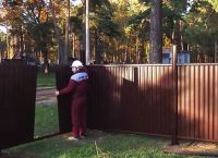 Инсталиране на оградата на гофрирани 48