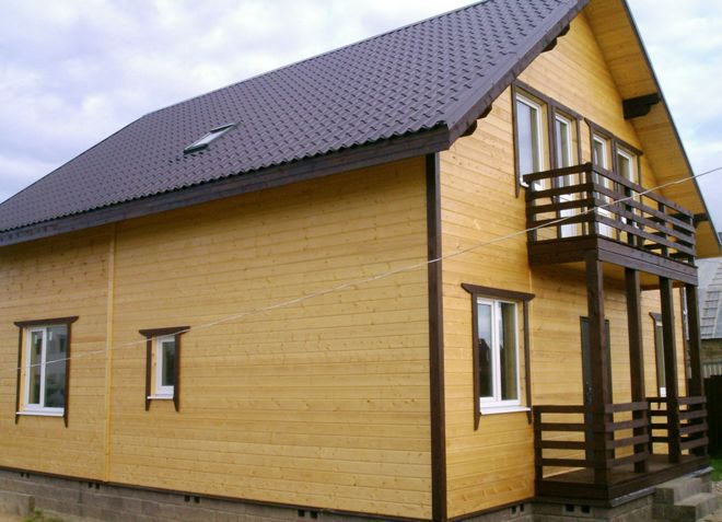 dokončení dřevěného venkovského domu