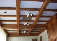 завършване на тавана с дървени греди 1