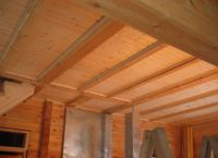 завършване на тавана с дървени греди 2