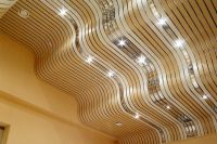 Dekoracija stropov v apartmaju 15