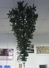 Vánoční strom na stropě3