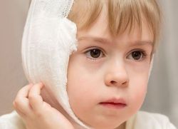 Otrok ima slabo bolečino v ušesu, kaj naj naredi
