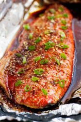 Как да готвя червена риба във фолио във фурната