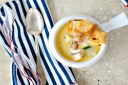 рибна супа със сирене и крутони