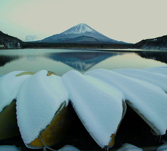 Вид на Фудзи с озера Сёдзи