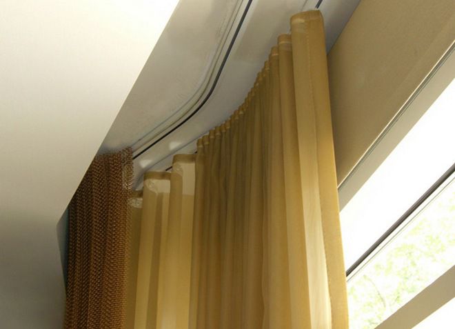Fleksibilni stropni okvir za zavjese