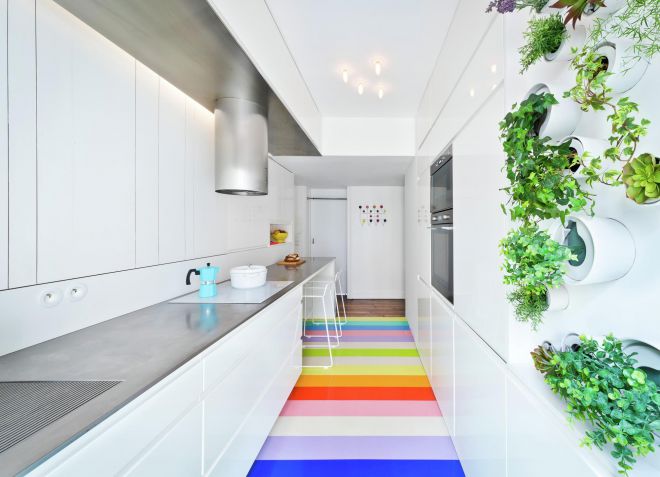 разноцветный пол на кухне