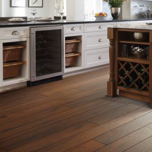 dřevěná podlaha v kuchyni