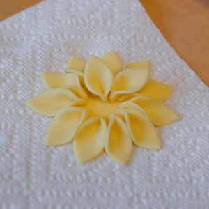 Как делать цветы из мастики 4