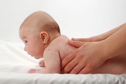 asymetrie záhybů u novorozenců