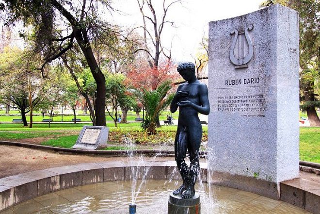 Памятник в честь поэта Рубена Дарио