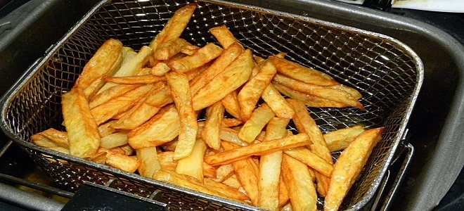 Френски пържени картофи в фритюрник