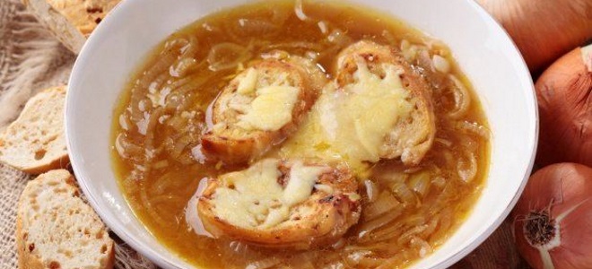 čebulna juha s piščančjim juho