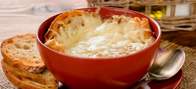 Френска супа с разтопено сирене