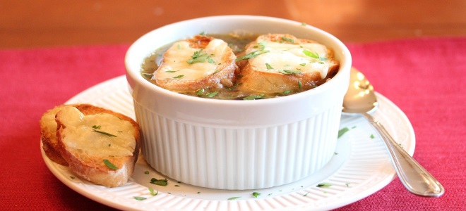 zupa cebulowa w wielu odmianach