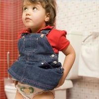 lažno uriniranje pri otrocih