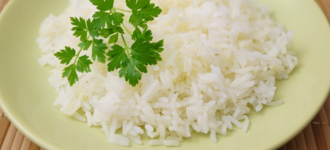 ukusna riža za ukrašavanje piletine