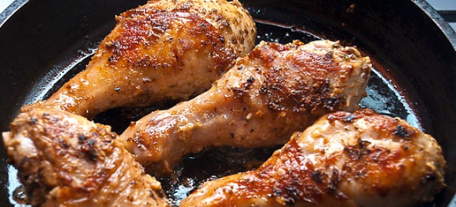 Jak smažit kuřecí stehno v pánvi