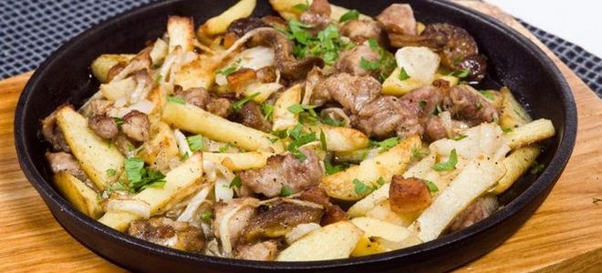 Пържени картофи със свинско месо в тиган