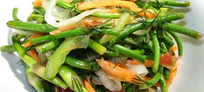Корейски стил чесън стреля с моркови - рецепта